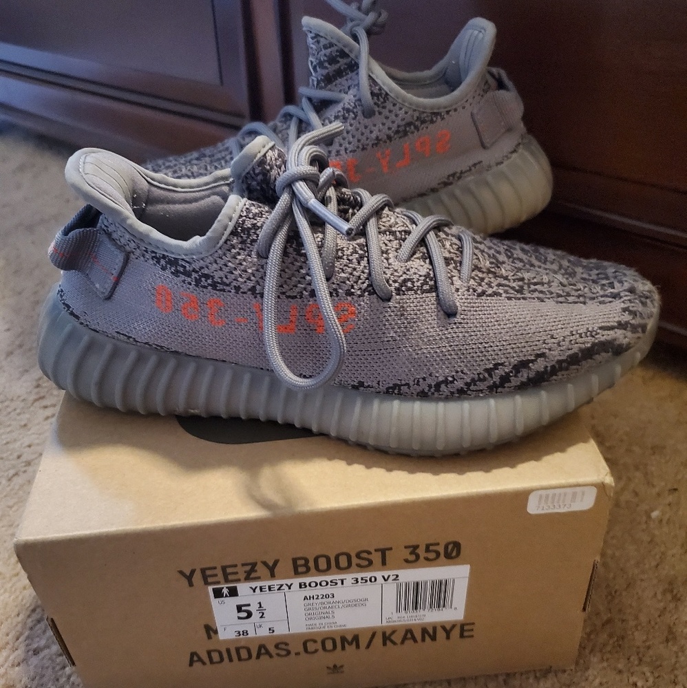 YEEZY BOOST 350 V2